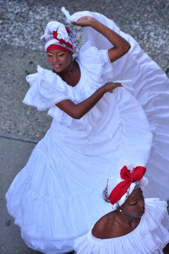 Desfile de 'carnaval' nas festas de independência de Cartagena, na Colômbia